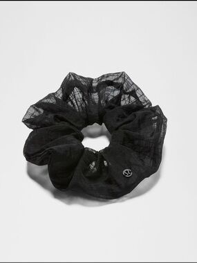 NWT Lululemon Uplifting Oversized Scrunchie